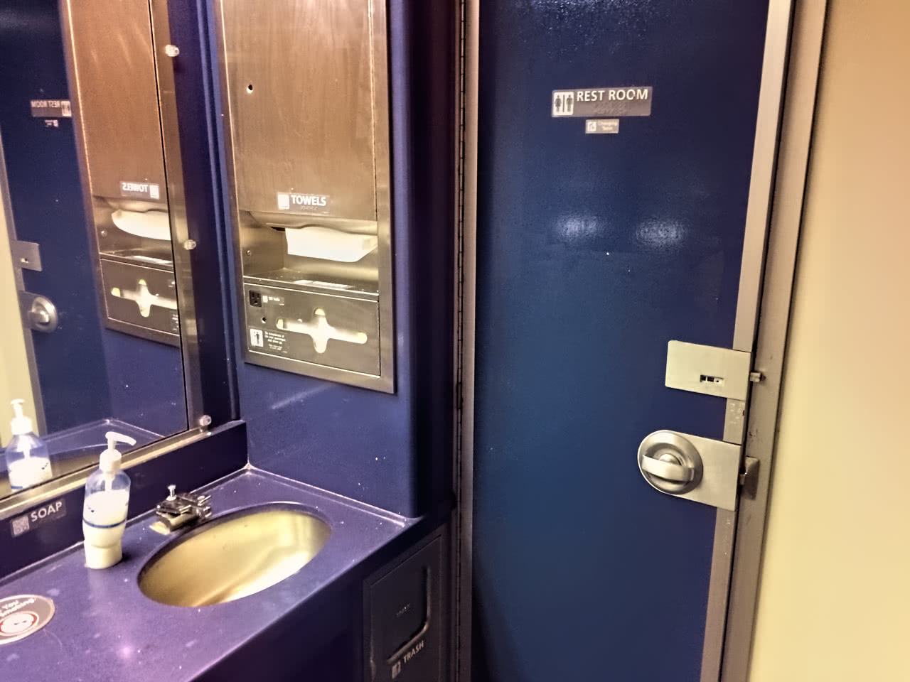 The private women's lounge where you can