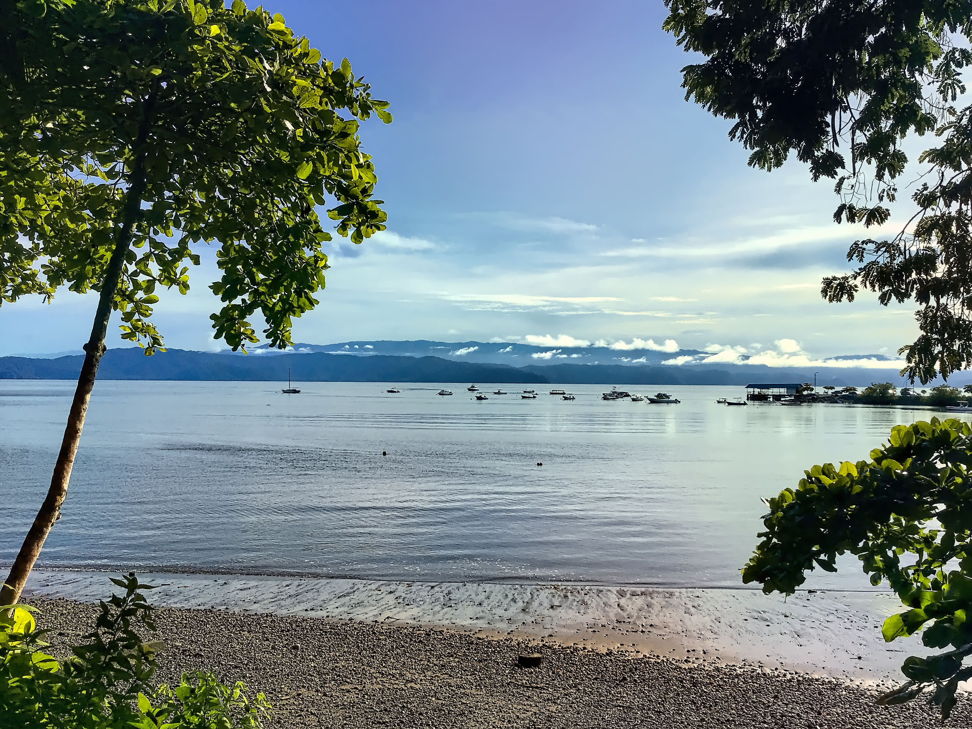 The beach and water in front of Cabinas Jimenez