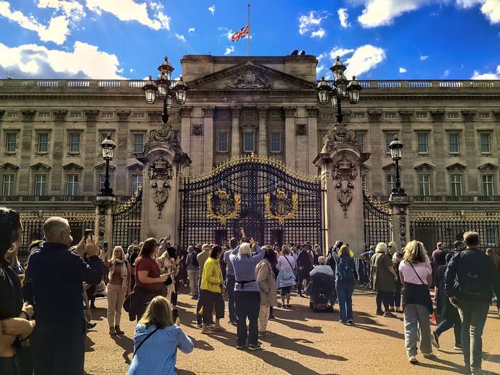 Coming to Celebrate the Queen at Buckingham Palace