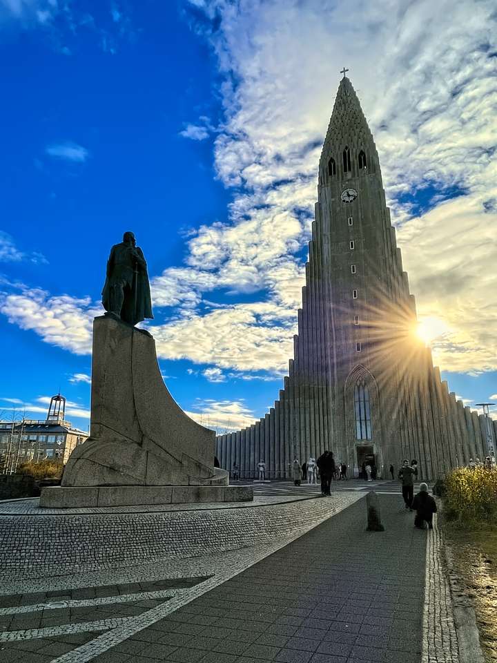 Hallgrimskirkja with the Leif Erikson Statue